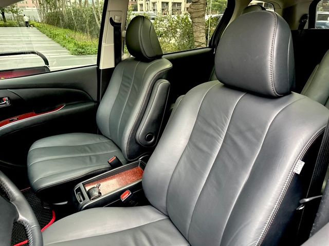 TOYOTA豐田 PREVIA  第4張相片