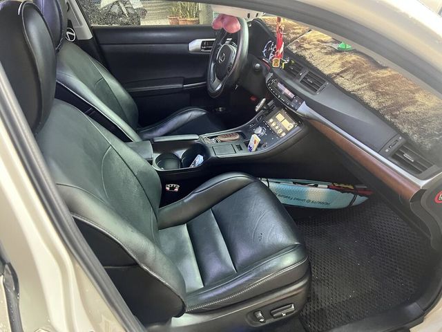 LEXUS凌志 CT200H  第5張相片