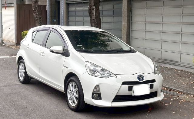 TOYOTA豐田 PRIUS C  第2張相片