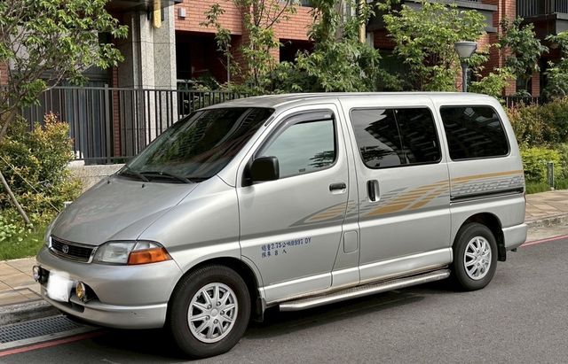 TOYOTA豐田 HIACE  第2張相片