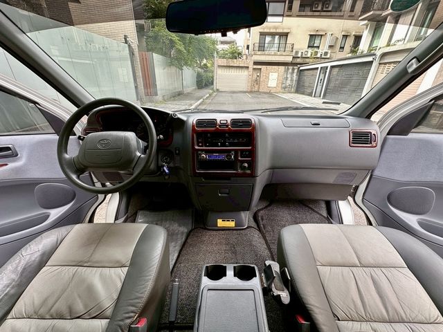 TOYOTA豐田 HIACE  第4張相片