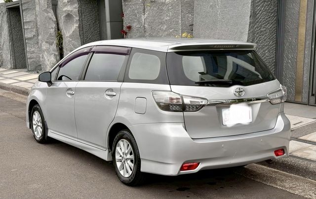 TOYOTA豐田 WISH  第3張相片