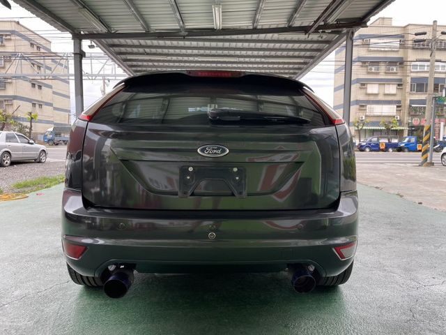 定速 衛星導航 倒車雷達 晶片系統  倒車顯影	  4WD	方向盤音響控制 皮椅 藍牙通訊 安全氣囊  第11張相片