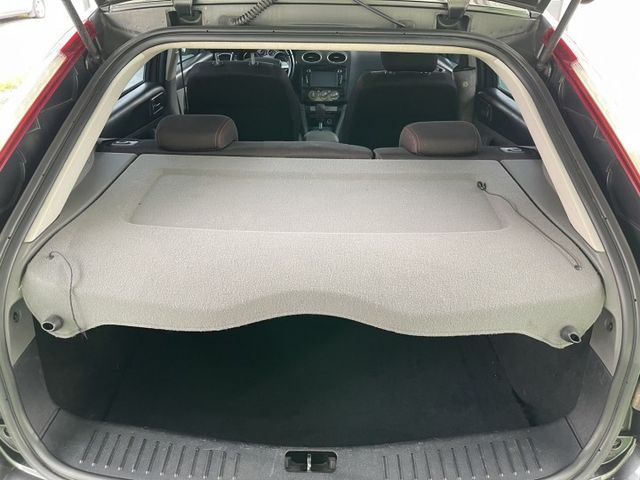 定速 衛星導航 倒車雷達 晶片系統  倒車顯影	  4WD	方向盤音響控制 皮椅 藍牙通訊 安全氣囊  第13張相片