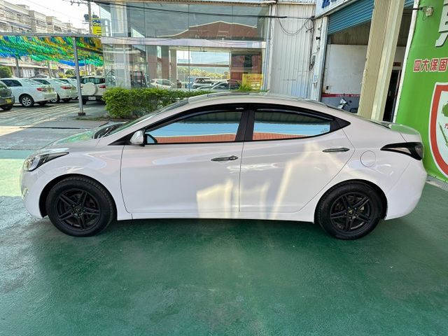 方向盤音響控制 / 倒車雷達 / 免KEY / 倒車顯影 / 天窗  第3張相片