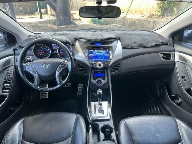 方向盤音響控制 / 倒車雷達 / 免KEY / 倒車顯影 / 天窗  第7張相片