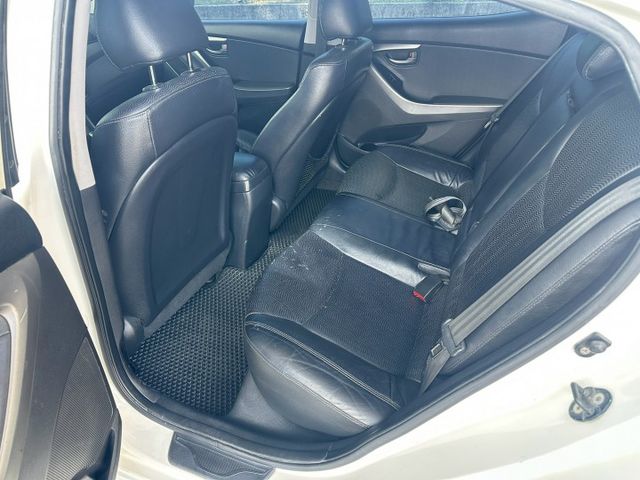 方向盤音響控制 / 倒車雷達 / 免KEY / 倒車顯影 / 天窗  第11張相片
