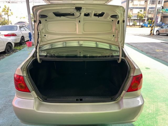 皮椅 / 倒車雷達 / 安全氣囊 / 鋁圈  第5張相片
