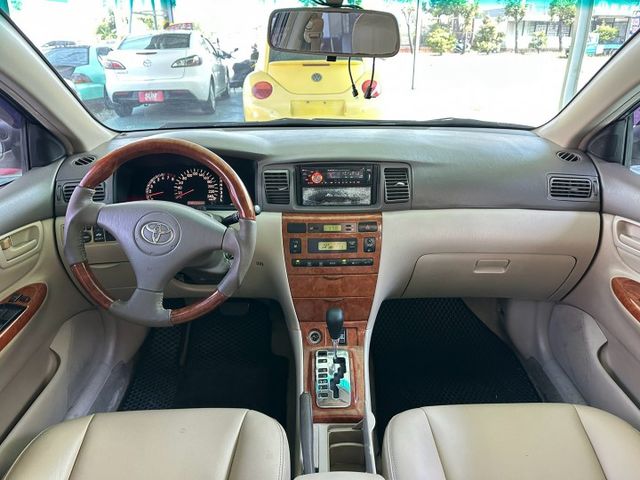 皮椅 / 倒車雷達 / 安全氣囊 / 鋁圈  第10張相片
