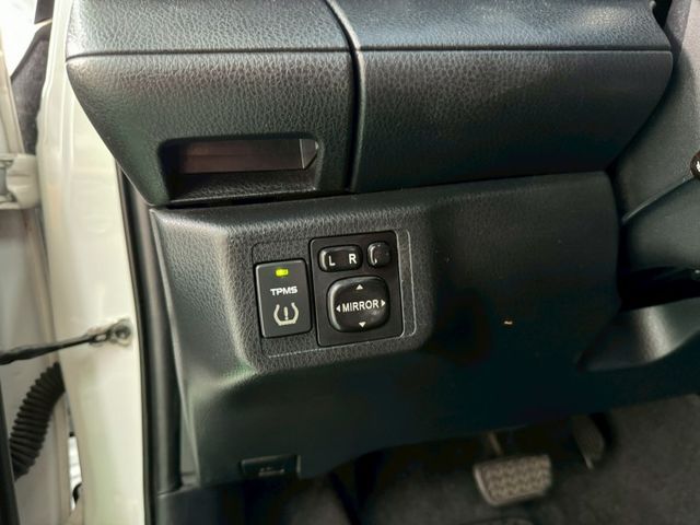 全車原版件..S版.整車漂亮到不行.有導航.有霧燈  第12張相片
