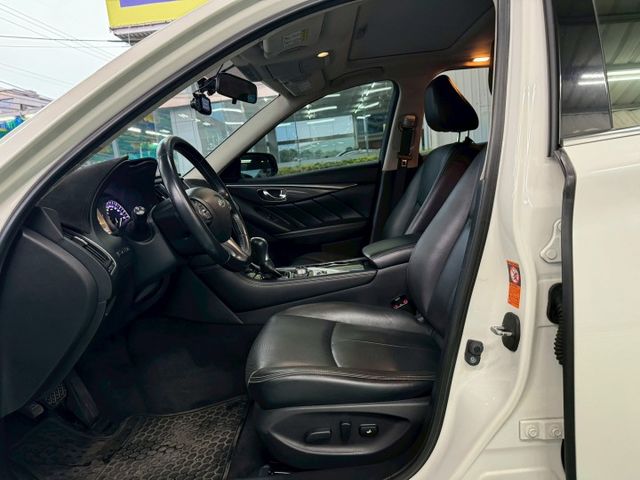 青菜賣 ~僅跑10出萬超美Q50.認證車原版件.雙電動椅.天窗.定速.重點還有電動尾門  第6張相片