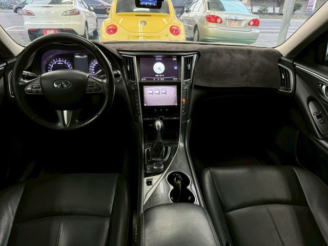 青菜賣 ~僅跑10出萬超美Q50.認證車原版件.雙電動椅.天窗.定速.重點還有電動尾門  第9張相片