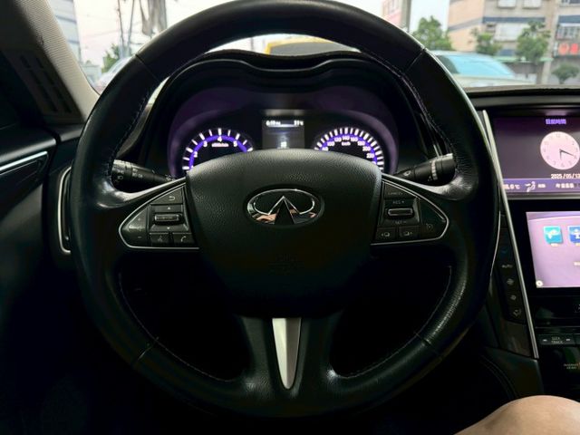 青菜賣 ~僅跑10出萬超美Q50.認證車原版件.雙電動椅.天窗.定速.重點還有電動尾門  第12張相片