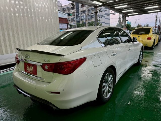 青菜賣 ~僅跑10出萬超美Q50.認證車原版件.雙電動椅.天窗.定速.重點還有電動尾門  第16張相片