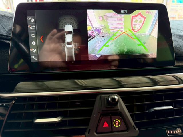 5 SERIES SEDAN G30  第12張相片