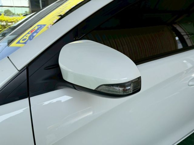 YARIS  第20張相片