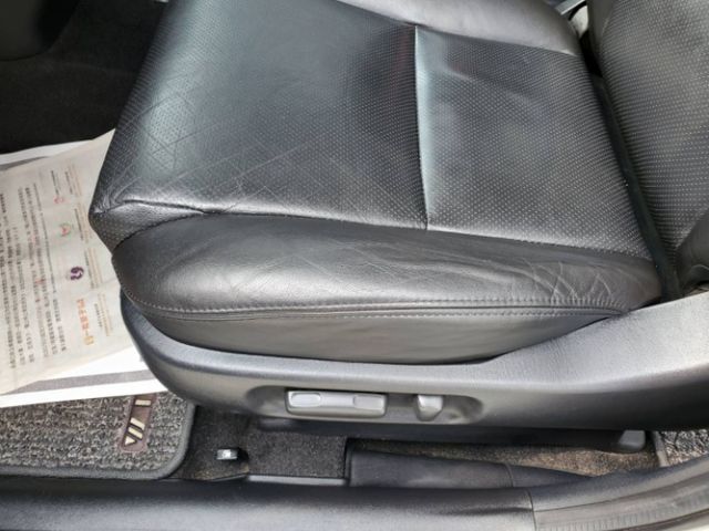 頂級原廠HID頭燈 定速  巡跡防滑系統  第9張相片