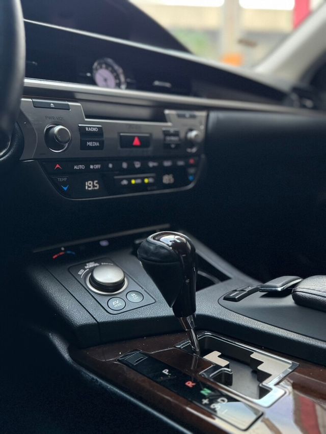 LEXUS凌志 ES300H  第7張相片