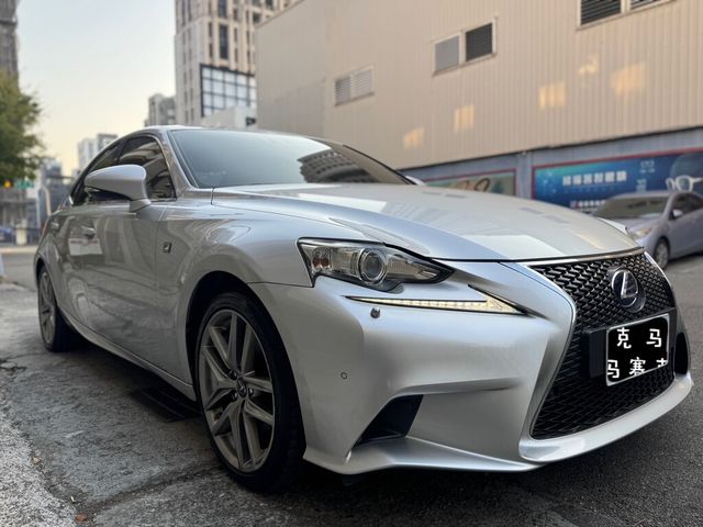 LEXUS凌志 IS 300H  第2張相片