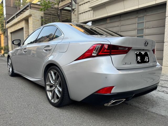 LEXUS凌志 IS 300H  第3張相片