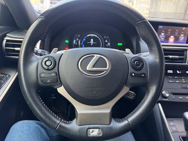 LEXUS凌志 IS 300H  第9張相片