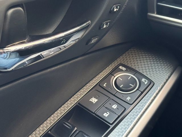 LEXUS凌志 IS 300H  第10張相片