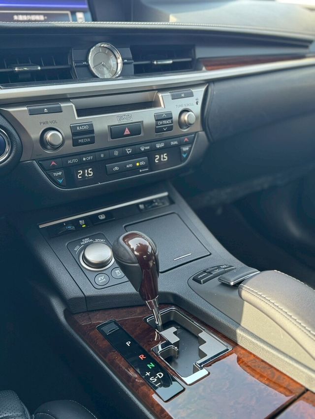 LEXUS凌志 ES300H  第7張相片