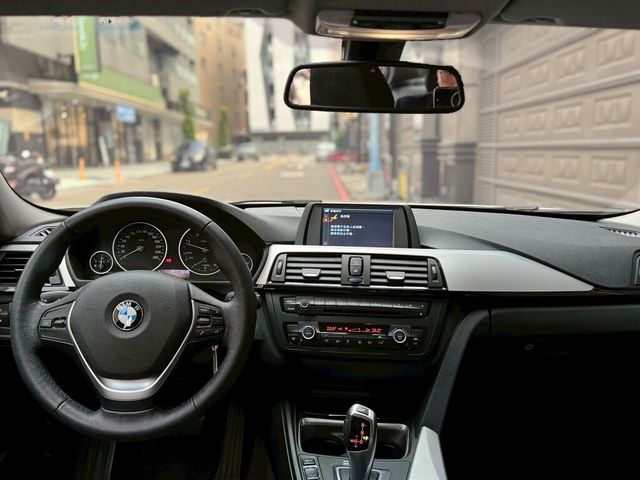 BMW寶馬 318  第5張相片