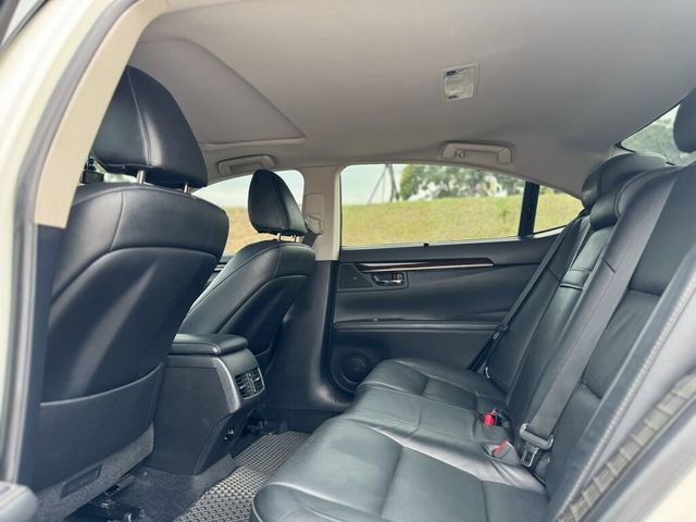 LEXUS凌志 ES300H  第7張相片