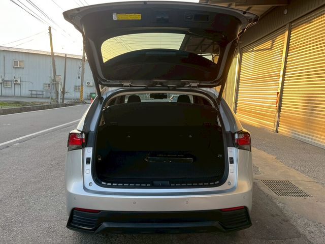 LEXUS凌志 NX300H  第7張相片