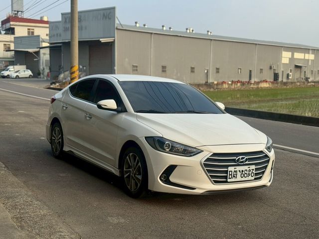 HYUNDAI現代 ELANTRA  第2張相片