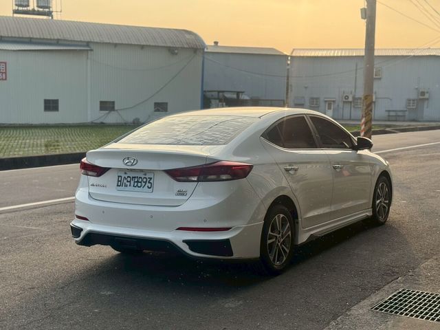 HYUNDAI現代 ELANTRA  第3張相片