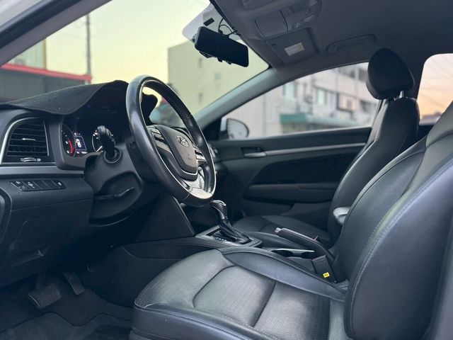 HYUNDAI現代 ELANTRA  第6張相片