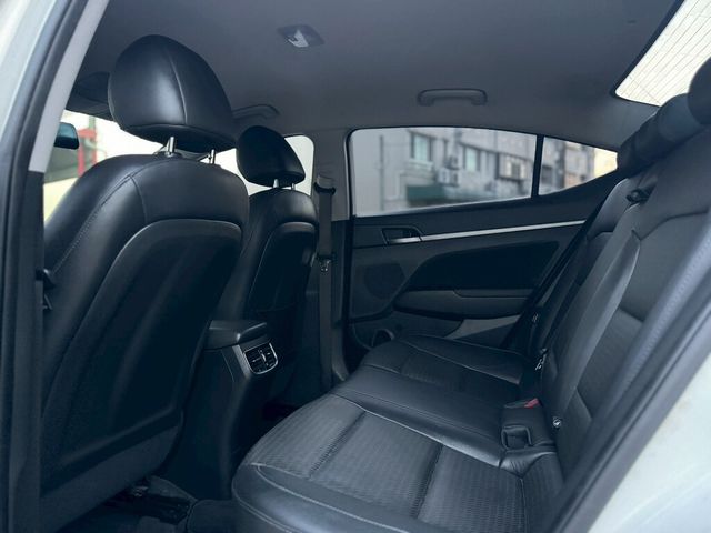 HYUNDAI現代 ELANTRA  第11張相片
