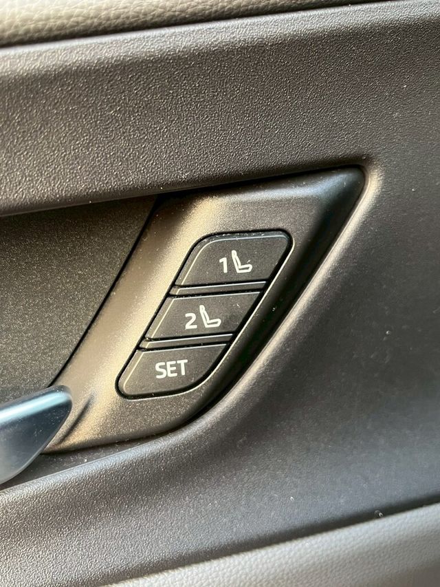 TOYOTA豐田 PRIUS PHEV  第12張相片