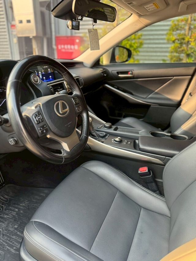 LEXUS凌志 IS200T  第6張相片