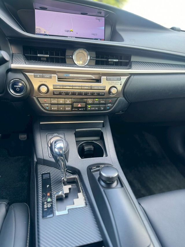 LEXUS凌志 ES300H  第8張相片