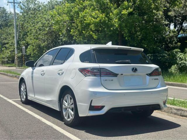 ikey摸門 一鍵啟動 定速巡航 雙前電動座椅 雙前加熱座椅 光感頭燈 雙區恆溫 前後雷達  第2張相片