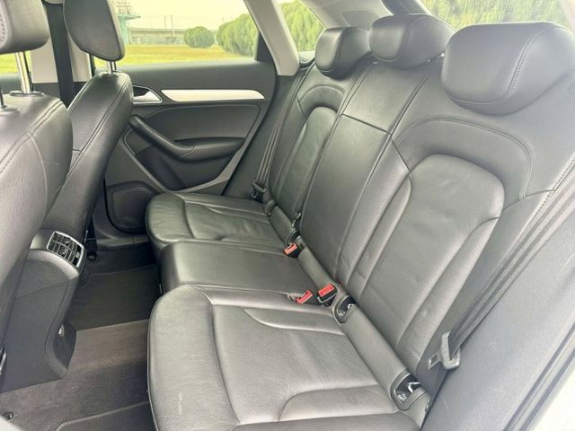 30TFSI 全車原版件! I-key免鑰匙 車道偏移 倒車顯影 方向盤快控 恆溫空調  第8張相片