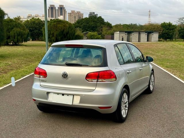 進口代步車 GOLF 1.6 全車原版件 全新天棚 冷氣、變速箱已整理 全車無待修 回去加油即可上路!!  第4張相片