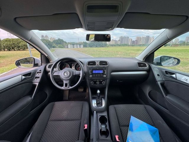 進口代步車 GOLF 1.6 全車原版件 全新天棚 冷氣、變速箱已整理 全車無待修 回去加油即可上路!!  第8張相片