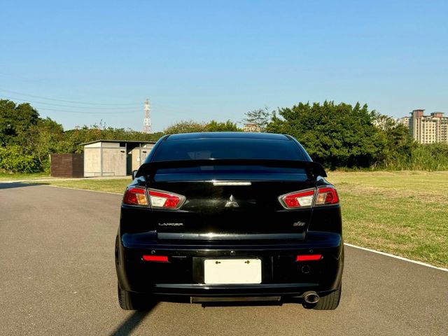 2015 鯊魚頭 Fortis IO版1.8 僅跑10萬! 方向盤快控鍵 恆溫空調 換檔撥片 電折後視鏡  第4張相片