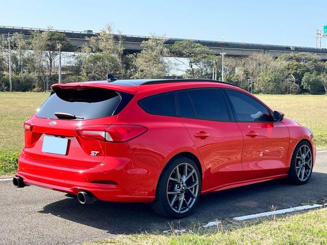 2020 正 Focus ST Wagon 2.3T 僅跑6萬 280匹大馬力 Recaro 專屬賽車椅 全液晶儀表  第2張相片