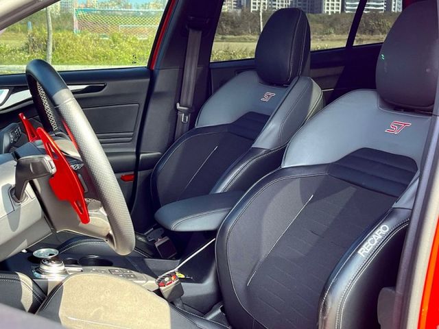 2020 正 Focus ST Wagon 2.3T 僅跑6萬 280匹大馬力 Recaro 專屬賽車椅 全液晶儀表  第7張相片