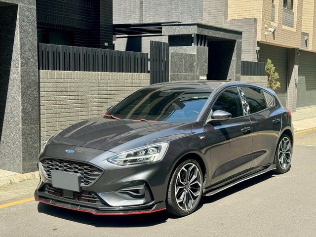 市場熱銷 年輕小鋼炮 Focus ST-Line 全車原版件 無事故 中尾段排氣管 ACC全速域跟車 B&o環繞音響  第1張相片