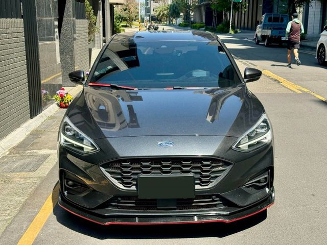 市場熱銷 年輕小鋼炮 Focus ST-Line 全車原版件 無事故 中尾段排氣管 ACC全速域跟車 B&o環繞音響  第2張相片