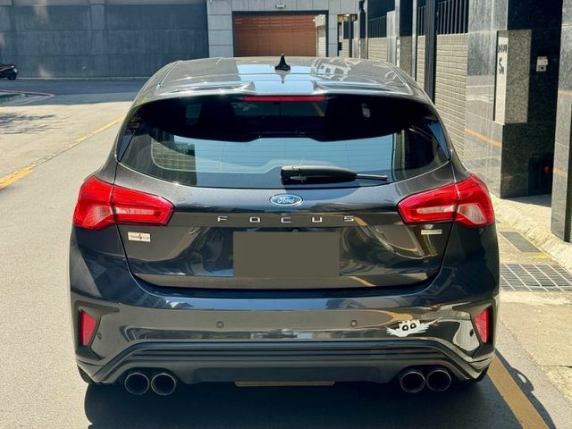 市場熱銷 年輕小鋼炮 Focus ST-Line 全車原版件 無事故 中尾段排氣管 ACC全速域跟車 B&o環繞音響  第4張相片