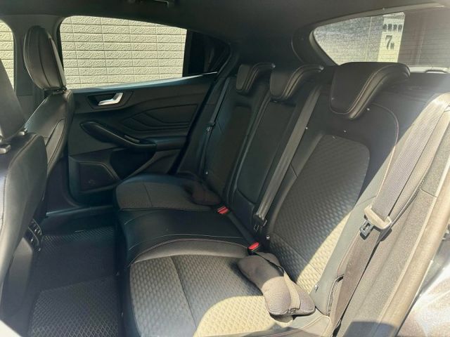 市場熱銷 年輕小鋼炮 Focus ST-Line 全車原版件 無事故 中尾段排氣管 ACC全速域跟車 B&o環繞音響  第7張相片
