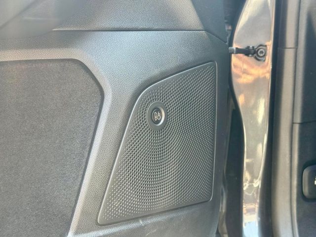 市場熱銷 年輕小鋼炮 Focus ST-Line 全車原版件 無事故 中尾段排氣管 ACC全速域跟車 B&o環繞音響  第9張相片