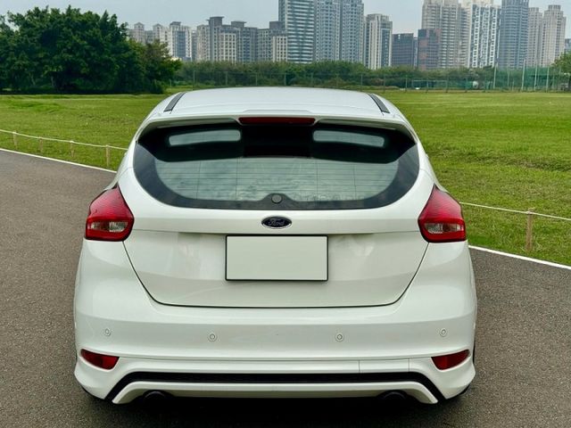 MK3.5 頂級運動S版 全車原版件 IKEY免鑰匙 盲點偵測 換檔撥片 全景天窗 360環景 安卓機  第4張相片